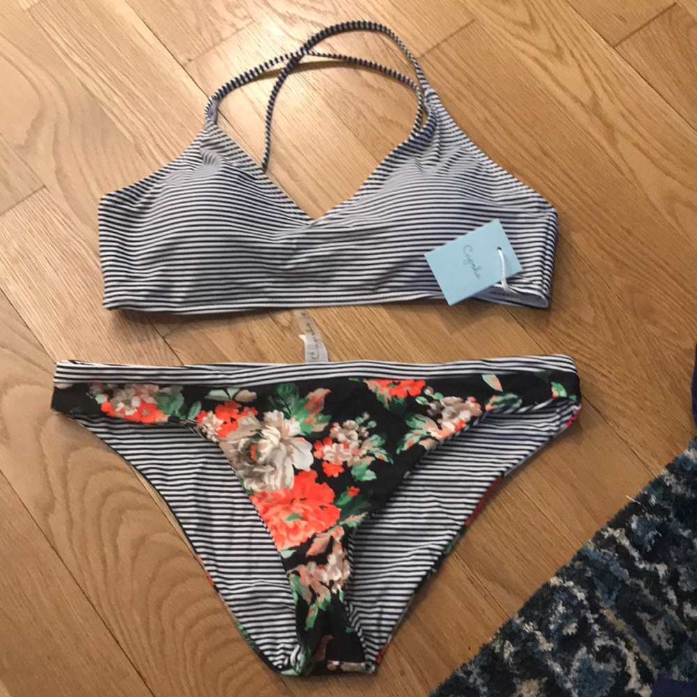 Cupshe swimsuit with reversible bottoms
